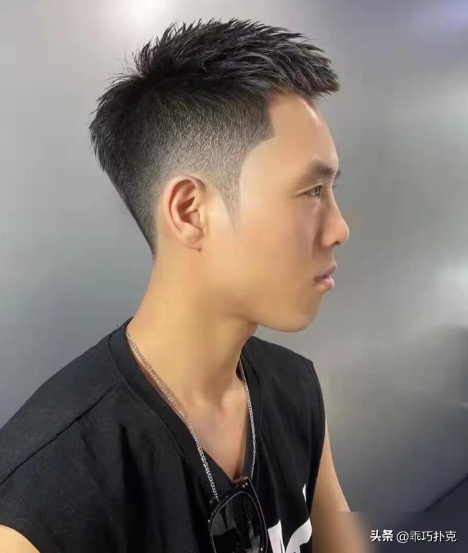 男生短发款式_男生短发卷发棒教程_经典短发发型