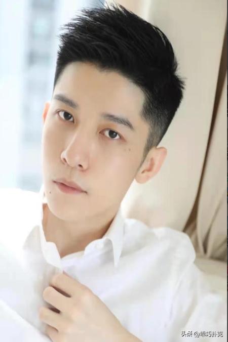 男生短发卷发棒教程_经典短发发型_男生短发款式