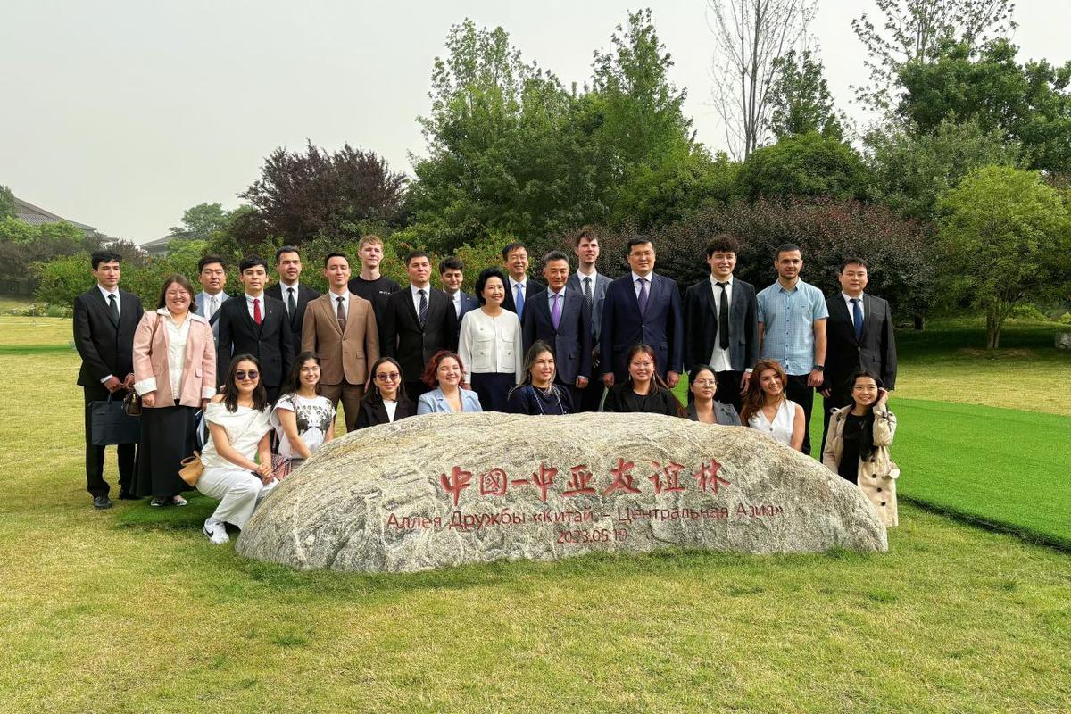 西安交通大学留学生学习生活_丝路沿线国家留学生文化交融_西安交通大学学生