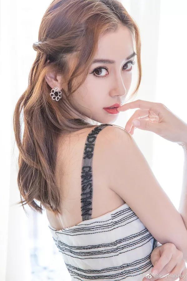 杨颖减龄卷发教程_Angelababy少女感卷发_怎样用卷发棒做baby侧分