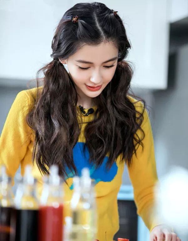 怎样用卷发棒做baby侧分_杨颖减龄卷发教程_Angelababy少女感卷发