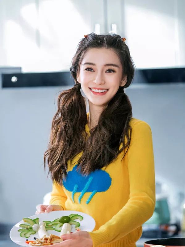 杨颖减龄卷发教程_Angelababy少女感卷发_怎样用卷发棒做baby侧分