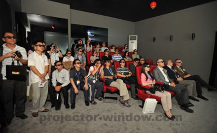 DLP技术3D电影放映机_DP CINEMA数字电影机_讯道电影机