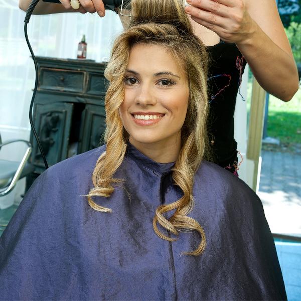 卷发棒伤头发_卷发棒高温损伤毛囊预防_卷发棒机械牵拉脱发原因