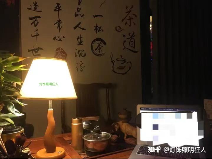 电脑灯使用_屏幕挂灯作用_屏幕挂灯与台灯区别