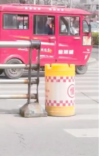 防撞桶作用_公路安全设施管理_防撞桶功能特点