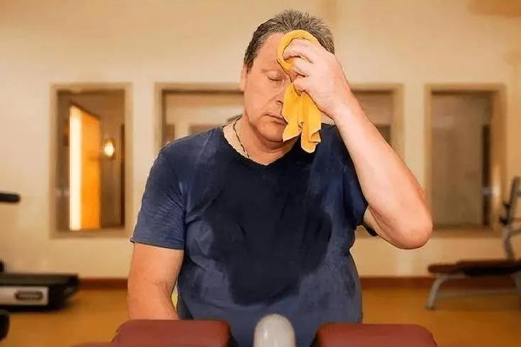 睡觉出虚汗怎么回事_出汗多是否肾虚_出汗多原因分析