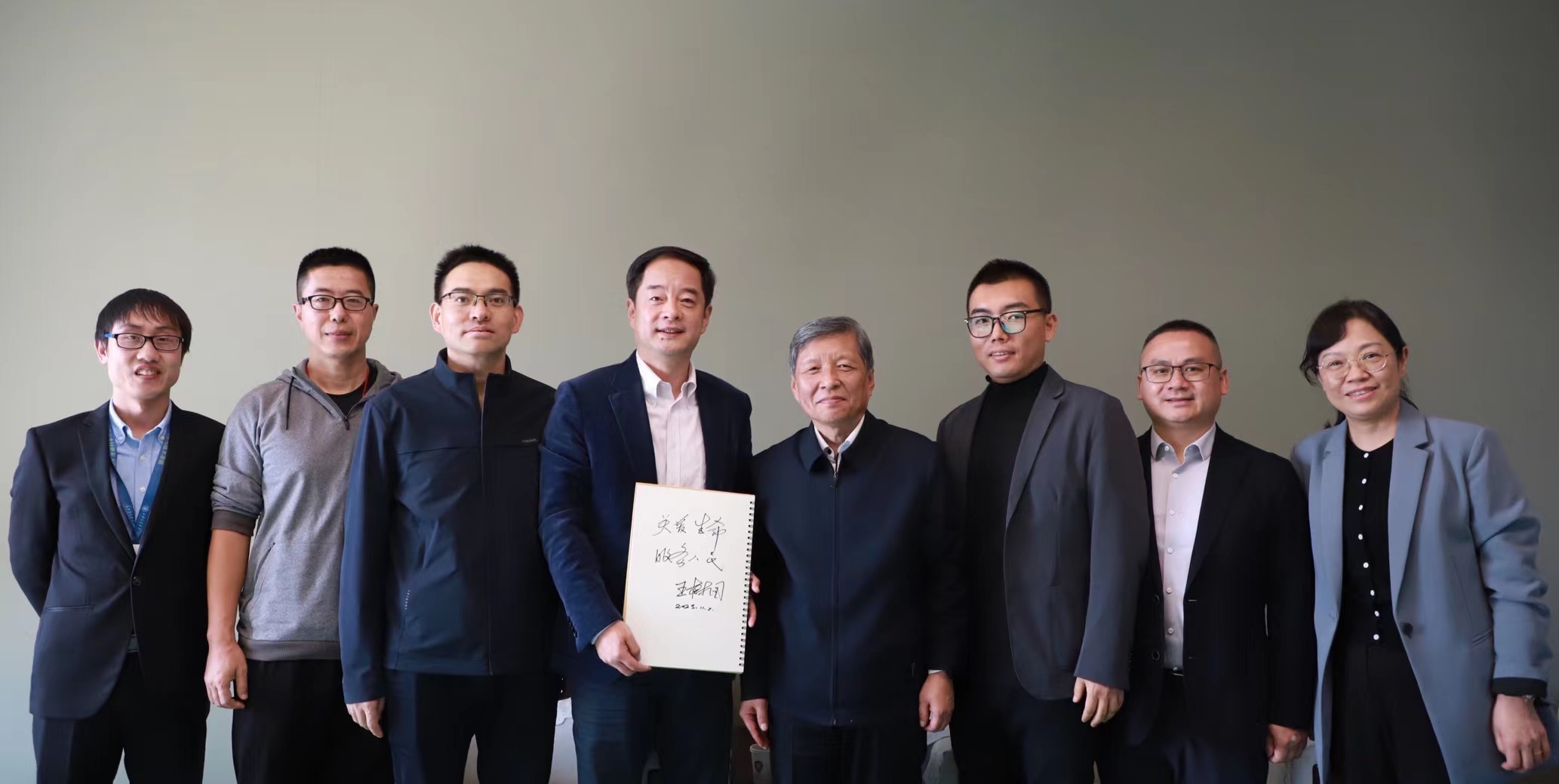 西安交通大学校友_西安交通大学校友AED捐赠仪式_西安交通大学生命学院校友捐赠