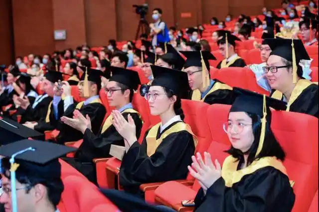 深圳北理莫斯科大学_深圳北理莫斯科大学首届本科生毕业_中俄教育合作里程碑