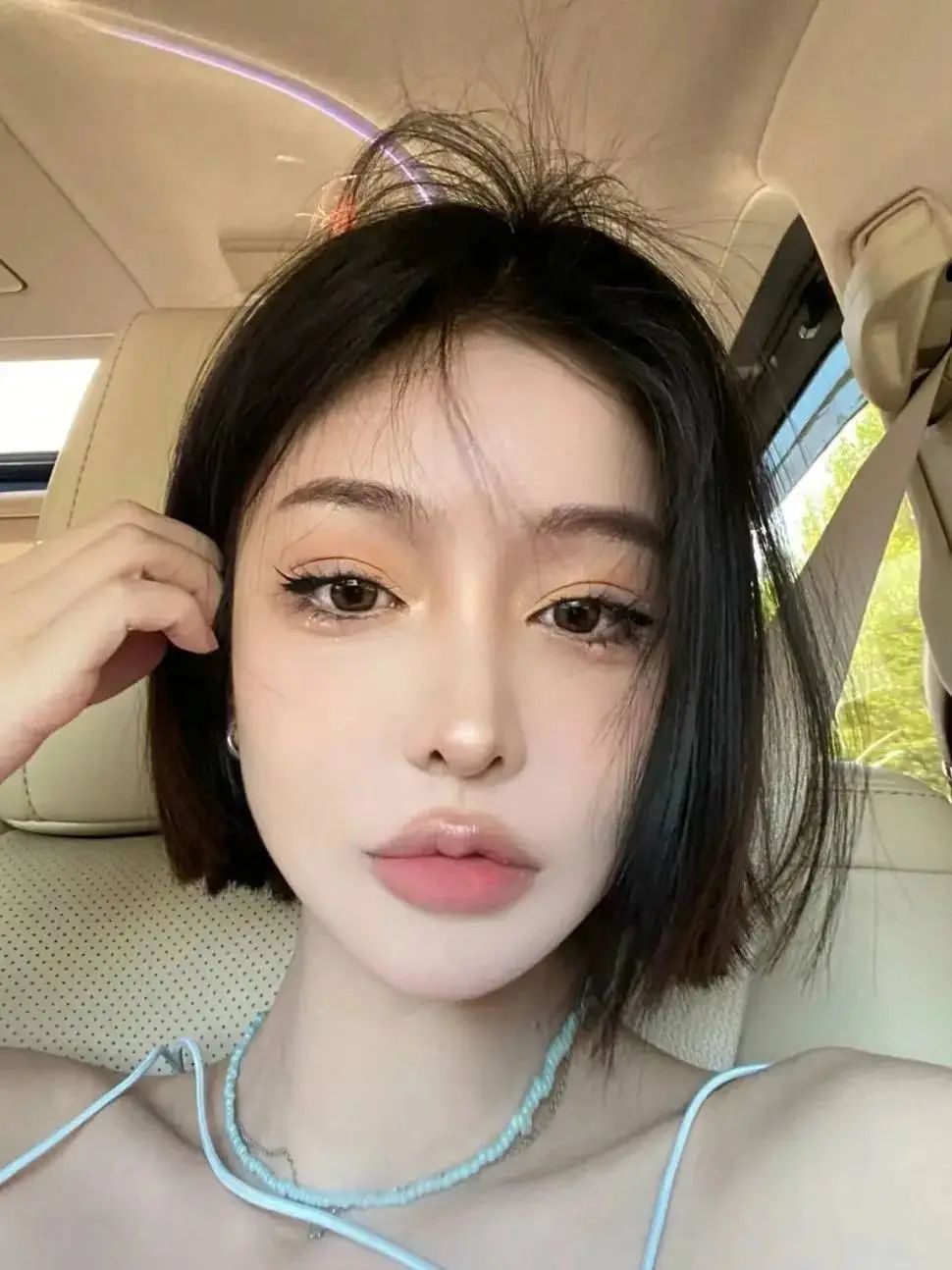 直发波波头适用人群_镜子发型直发波波头_波波头卷发棒教程