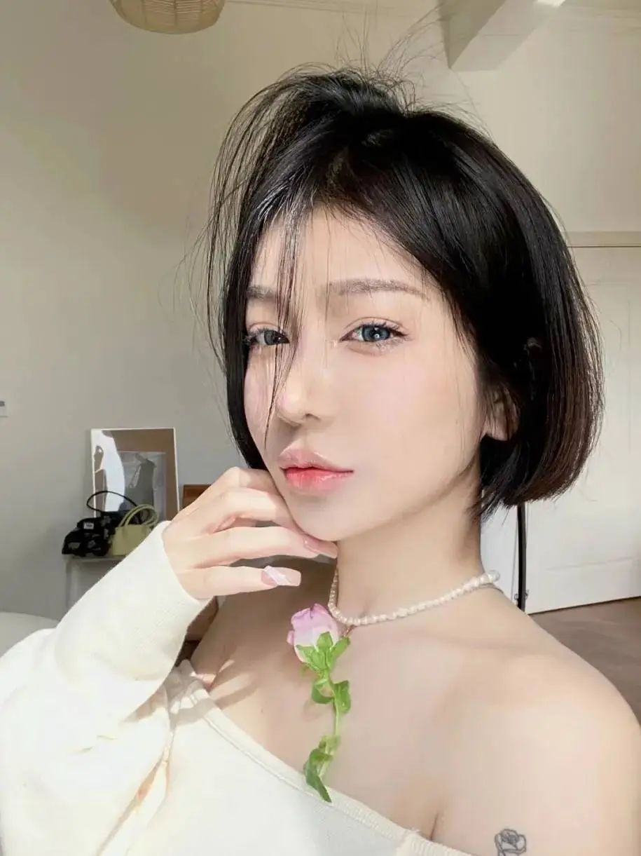 波波头卷发棒教程_直发波波头适用人群_镜子发型直发波波头