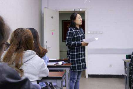 跨专业考研新闻传播学_翻译学硕士就业前景_考研女同学跨考专业推荐
