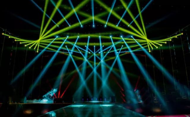 剧场照明设计原则_舞台灯控台排列_舞台灯光控制系统结构模块