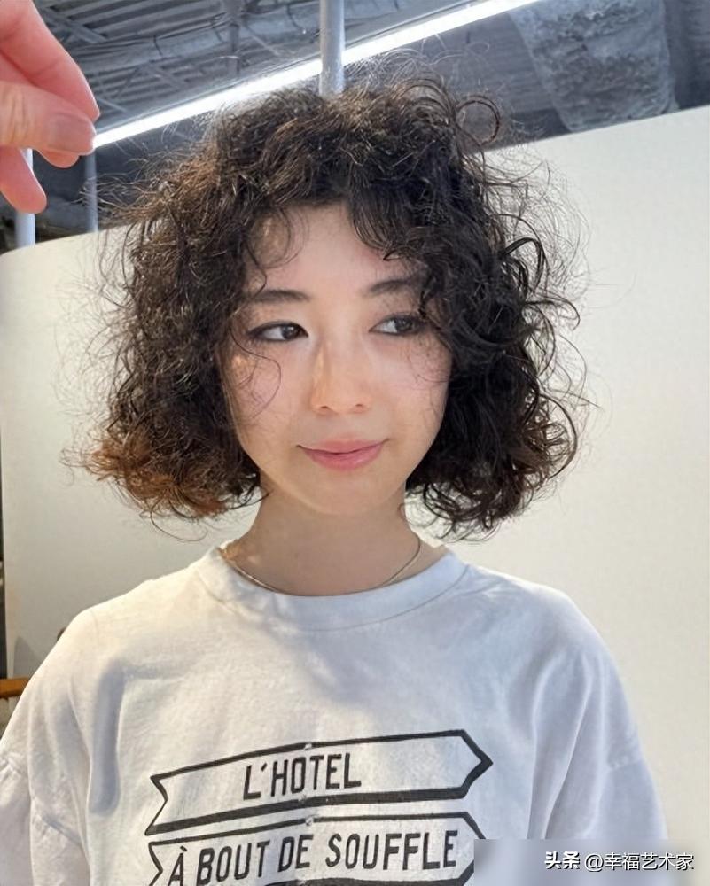 软塌发质烫发推荐_卷发小技巧不用卷发棒_短发烫发技巧