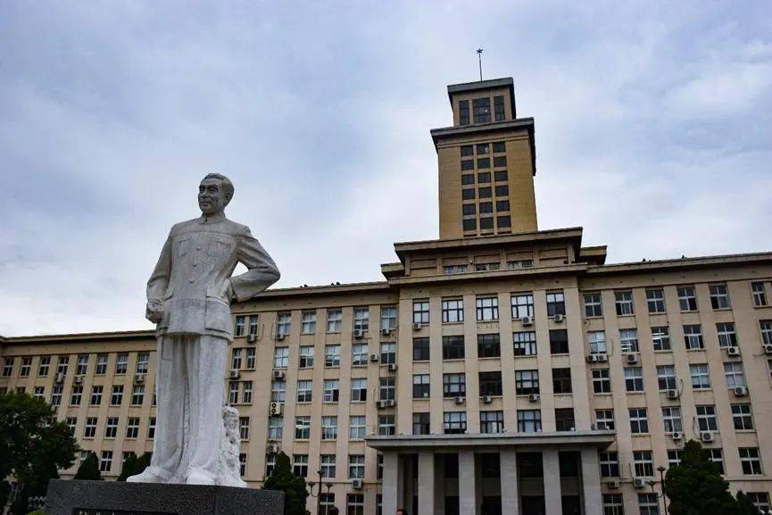 毕业于北京外国语大学_北京外国语学院毕业可以去哪里_北京外国语大学毕业什么工作