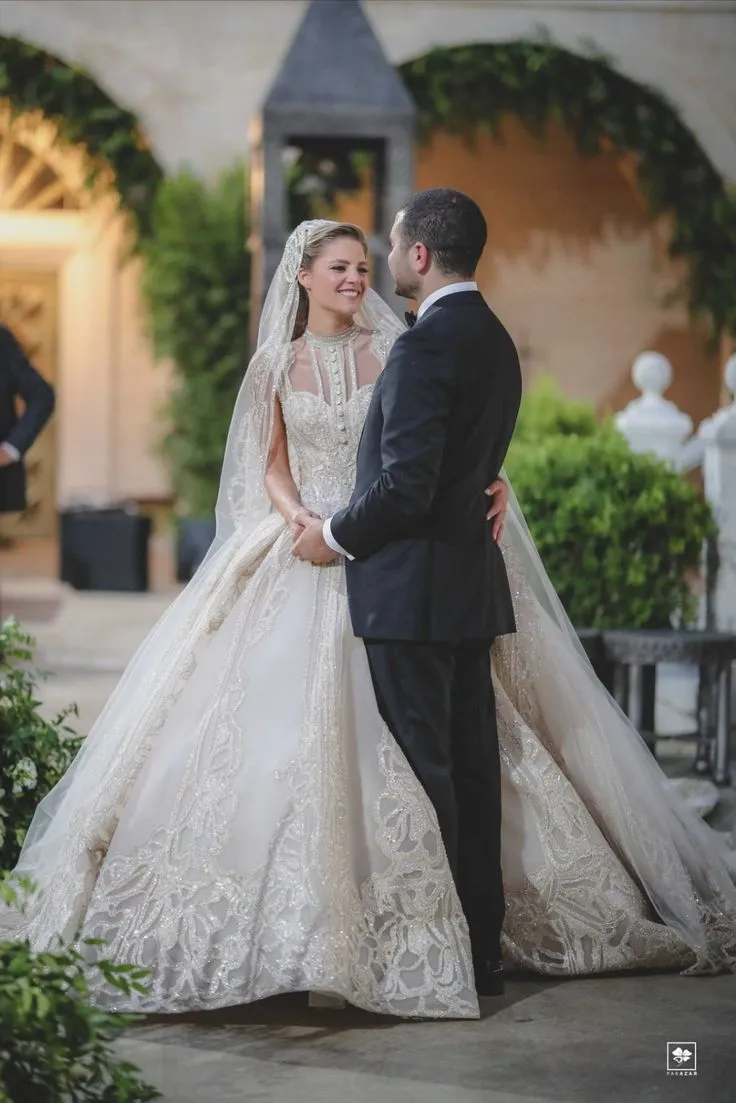轻婚纱_婚纱轻纱照片_婚纱轻纱好还是重纱好