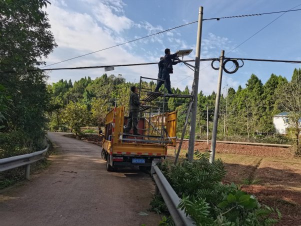 路灯安装大门右侧怎么装_路灯安装过程_大路灯安装