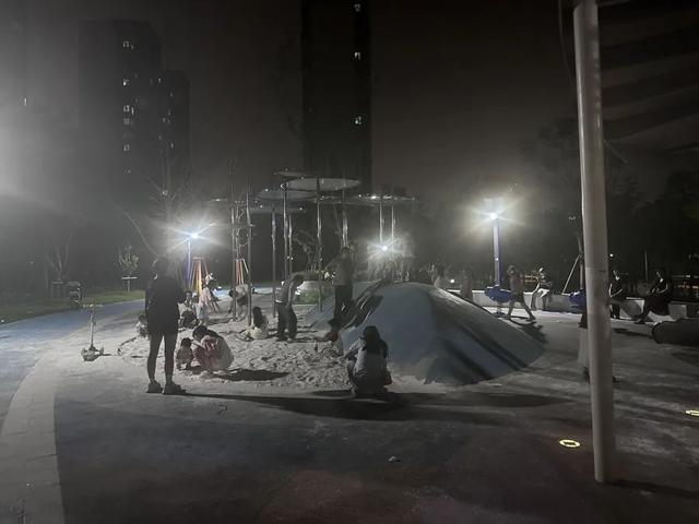 路灯安装大门东好不好_大路灯如何安装_路灯安装大门视频教程图片