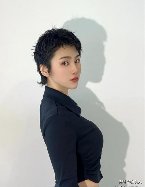 纹理烫显发量_中短发哪种卷发棒多少厘米_短发烫发技巧