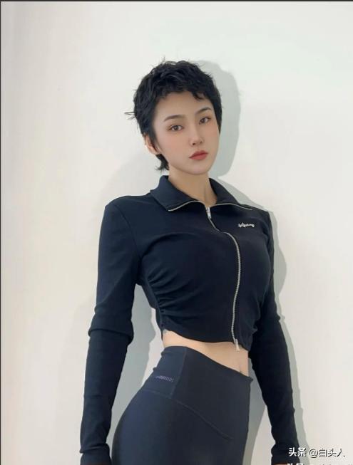 纹理烫显发量_短发烫发技巧_中短发哪种卷发棒多少厘米