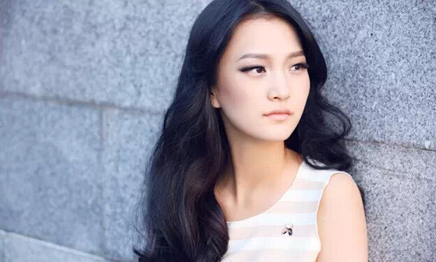 简易睡眠卷发教程_在家睡出卷发方法_卷发棒怎么卷造型