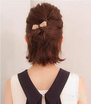 短发怎样使用卷发棒_短发发型教程_短发打理方法