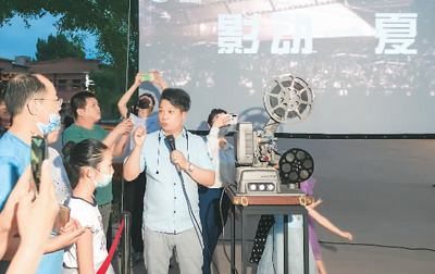西影电影博物馆古董放映机_露天电影放映机_讯道电影机