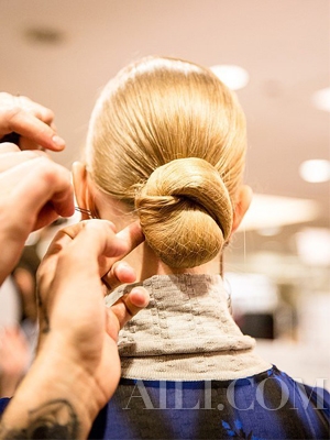 电发后护发技巧_洗发后卷发护理方法_用卷发棒后头发干枯