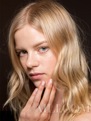 电发后护发技巧_洗发后卷发护理方法_用卷发棒后头发干枯