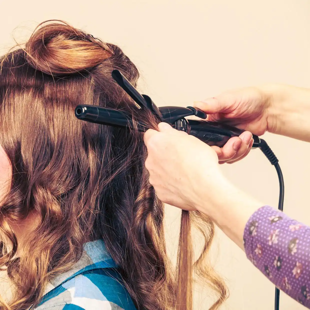 卷发棒新手快速造型神器_卷发棒怎么弄短发好看_冷烫药水敏感头皮安全之选