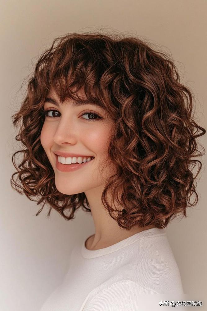 小卷发棒怎么用_中短卷发风格搭配_中短卷发脸型修饰