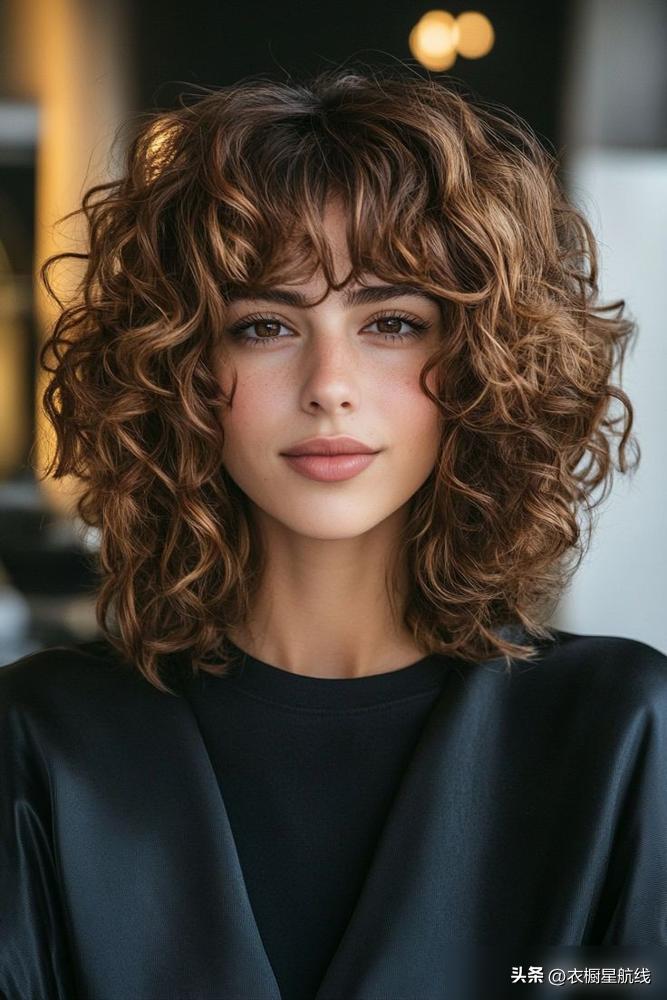小卷发棒怎么用_中短卷发风格搭配_中短卷发脸型修饰