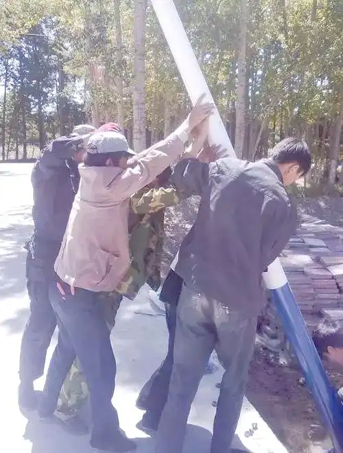 5-6米高太阳能路灯安装_大路灯怎么安装_太阳能路灯灯杆安装步骤