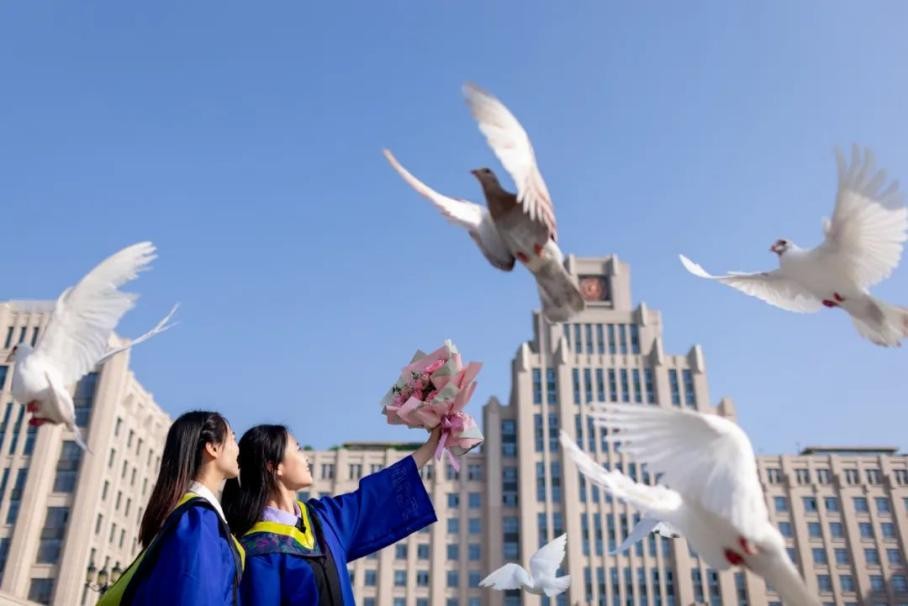 西安交通大学毕业典礼感人瞬间_西安交大“交大牌”毕业礼物_西安交通大学毕业