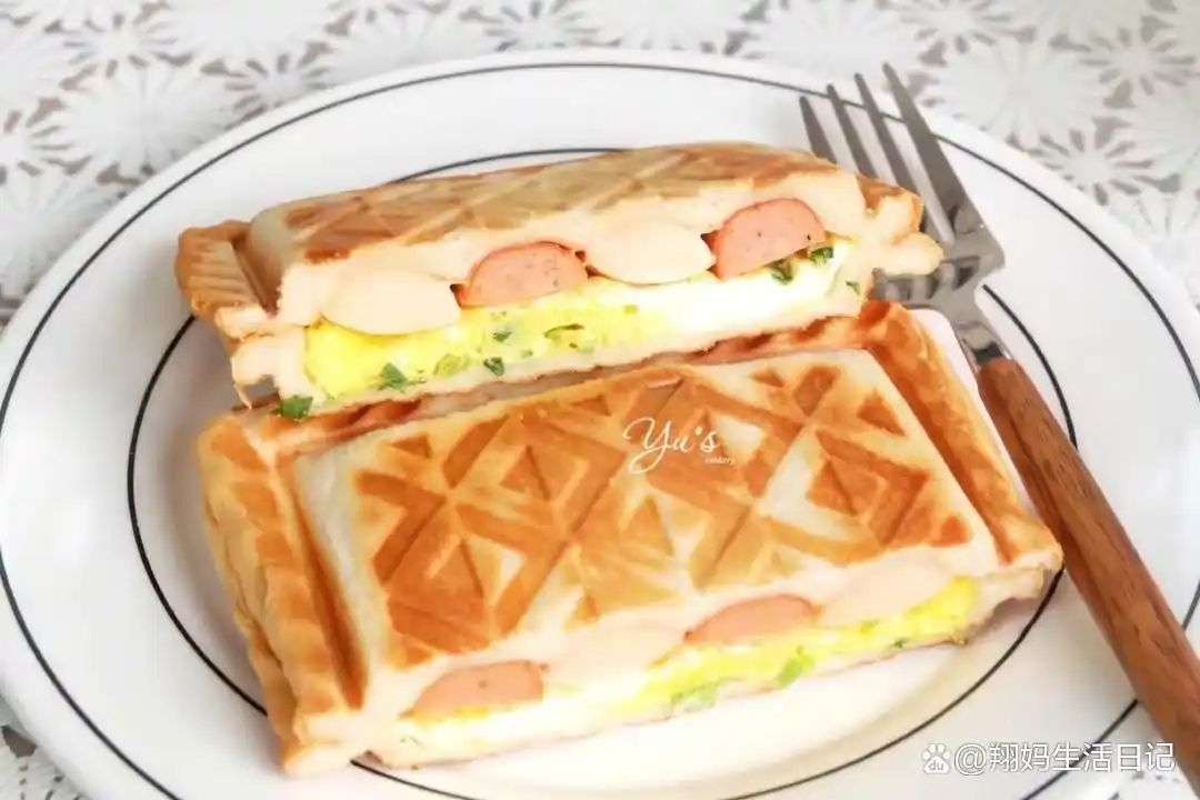 三明治机美味早餐_三明治机早餐食谱_香肠葱蛋三明治做法