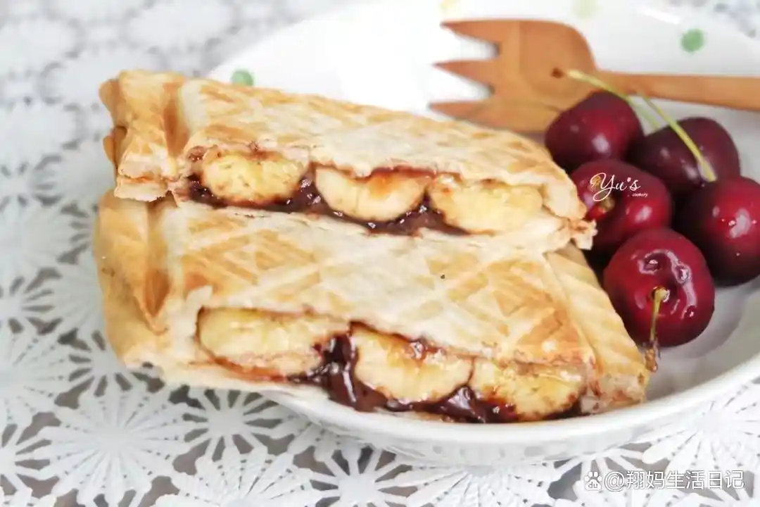 香肠葱蛋三明治做法_三明治机早餐食谱_三明治机美味早餐