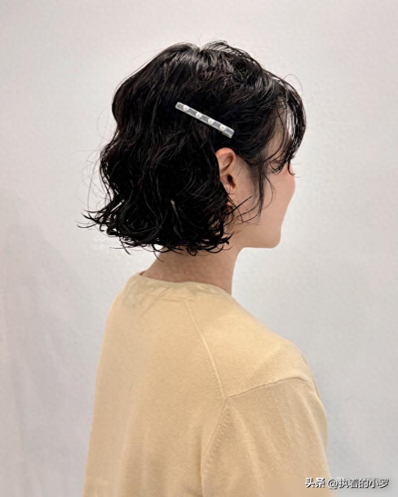 卷发不同长度风格密码_卷发棒怎么卷头发好看_短发卷发气质搭配