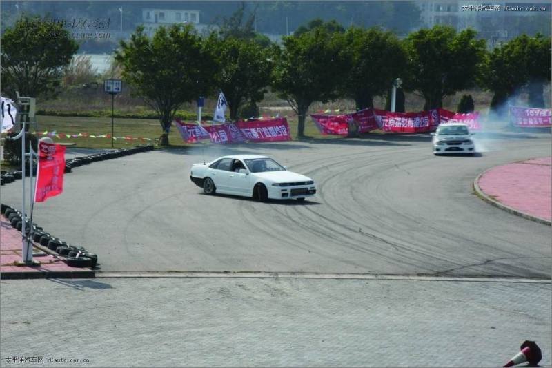 防撞桶布置_防撞桶安装方法_防撞桶里面装什么