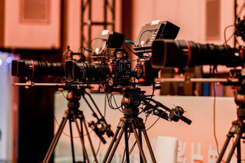 讯道电影机_2025暑期档电影片单发布会_电影机直播实践