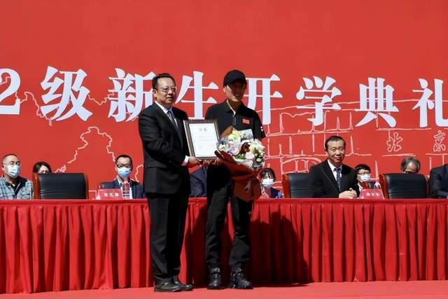 北京电影学院2022级新生开学典礼 张艺谋 北电特聘教授_北京电影学院教授