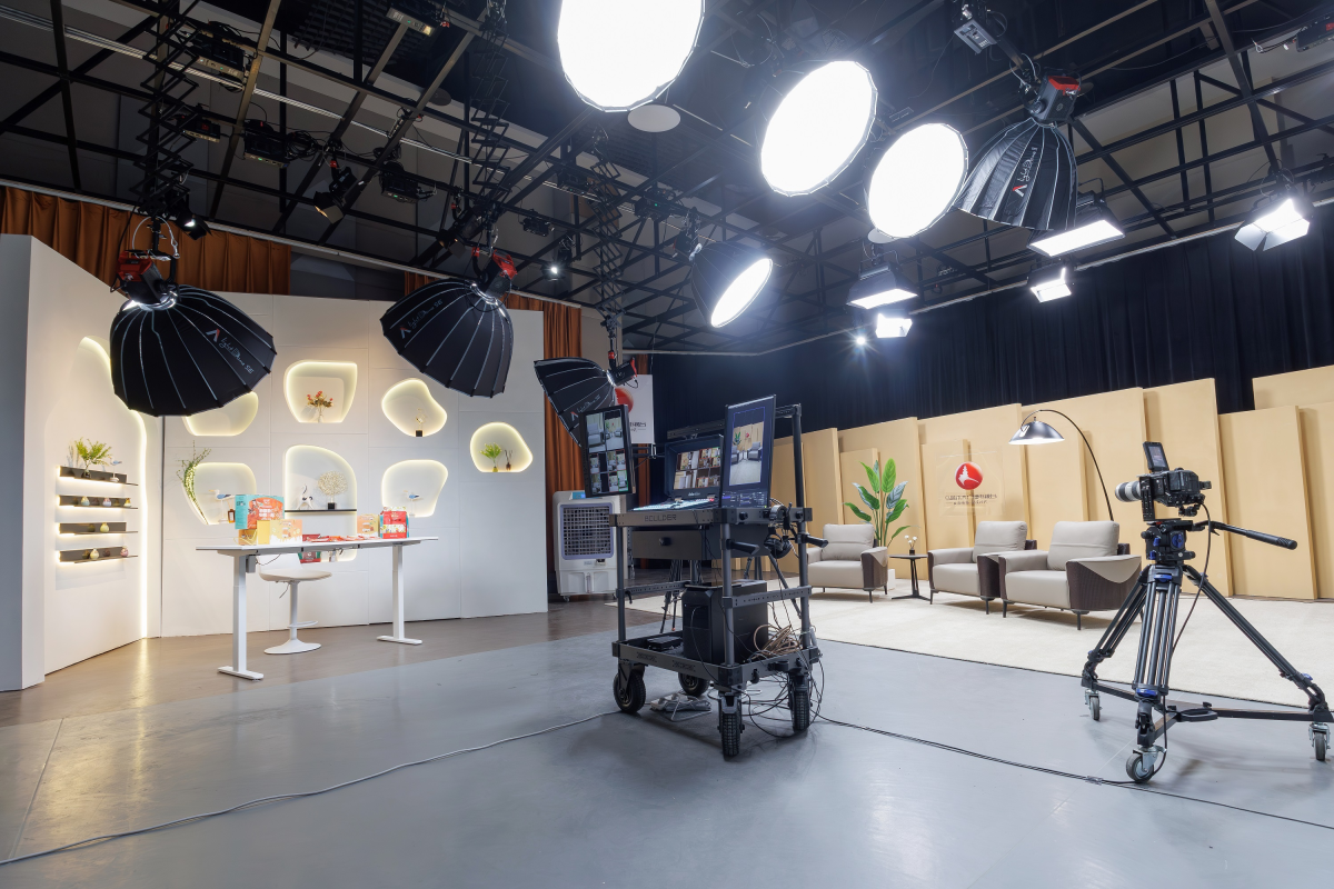 媒体深度融合 佳直播 新媒体直播解决方案_讯道直播机