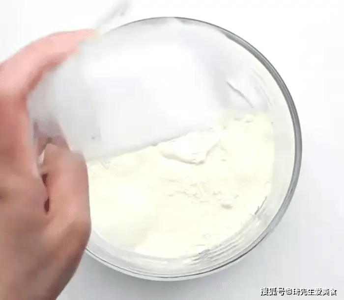 早餐蛋饼做法_早餐机鸡蛋杯食谱_牛奶火腿葱花蛋饼食谱