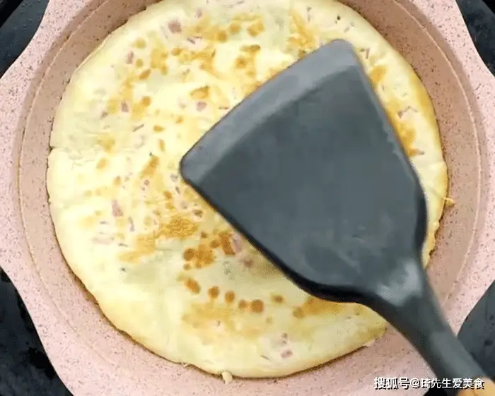 牛奶火腿葱花蛋饼食谱_早餐蛋饼做法_早餐机鸡蛋杯食谱