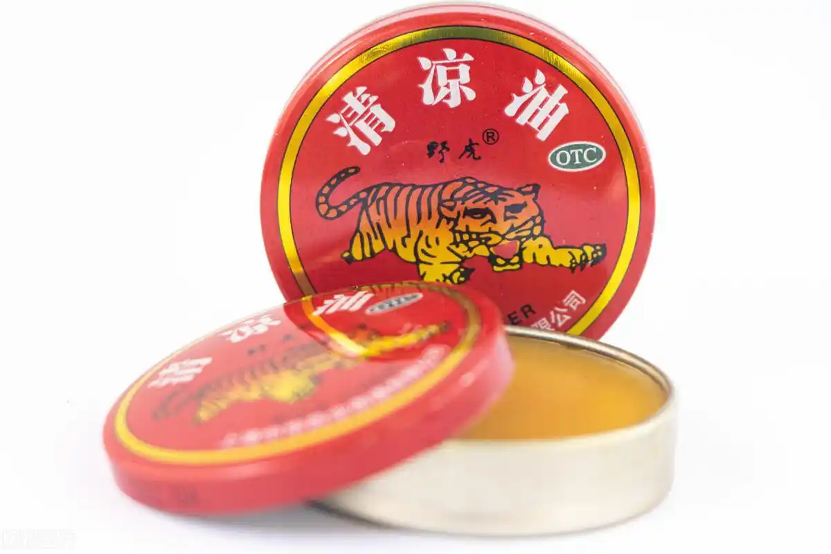 衣服上水彩笔迹清洗方法_白板笔弄衣服上怎么洗_衣服上圆珠笔迹清洗方法