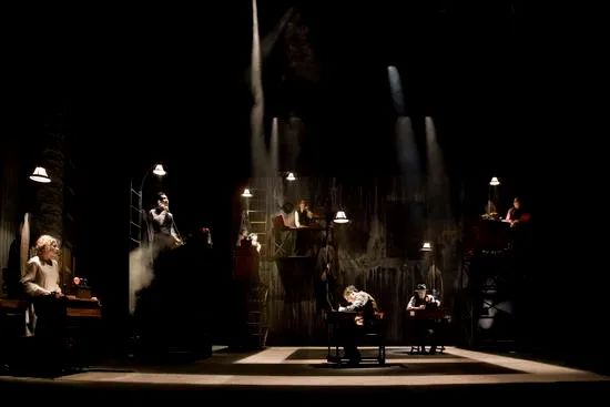 舞台灯控台排列_舞台灯光分类_舞台灯光设备