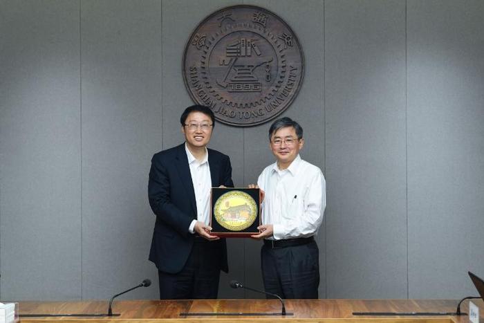 西安交通大学校友_上海交通大学 西安交通大学 闵行校区