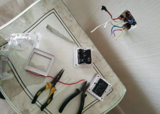 灯具安装注意事项_大路灯怎么安装_自己安装灯具步骤