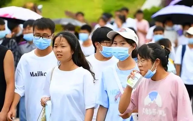 新闻传播类大学专业设置_传媒大学专业排名_新闻与传播学就业方向