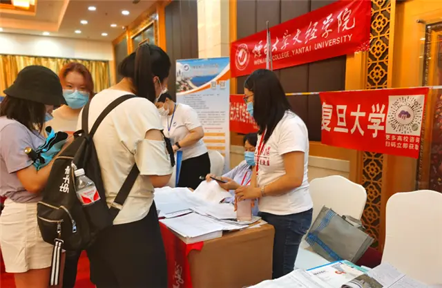 新闻与传播学就业方向_新闻传播类大学专业设置_传媒大学专业排名