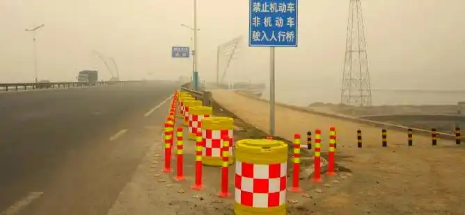 防撞桶作用_塑料防撞桶特性与优势_塑料防撞桶用途与作用